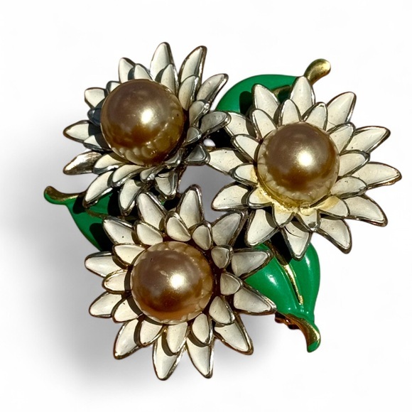 Huge Vintage MCM White and Green Enamel Flower Brooch - Picture 1 of 5
